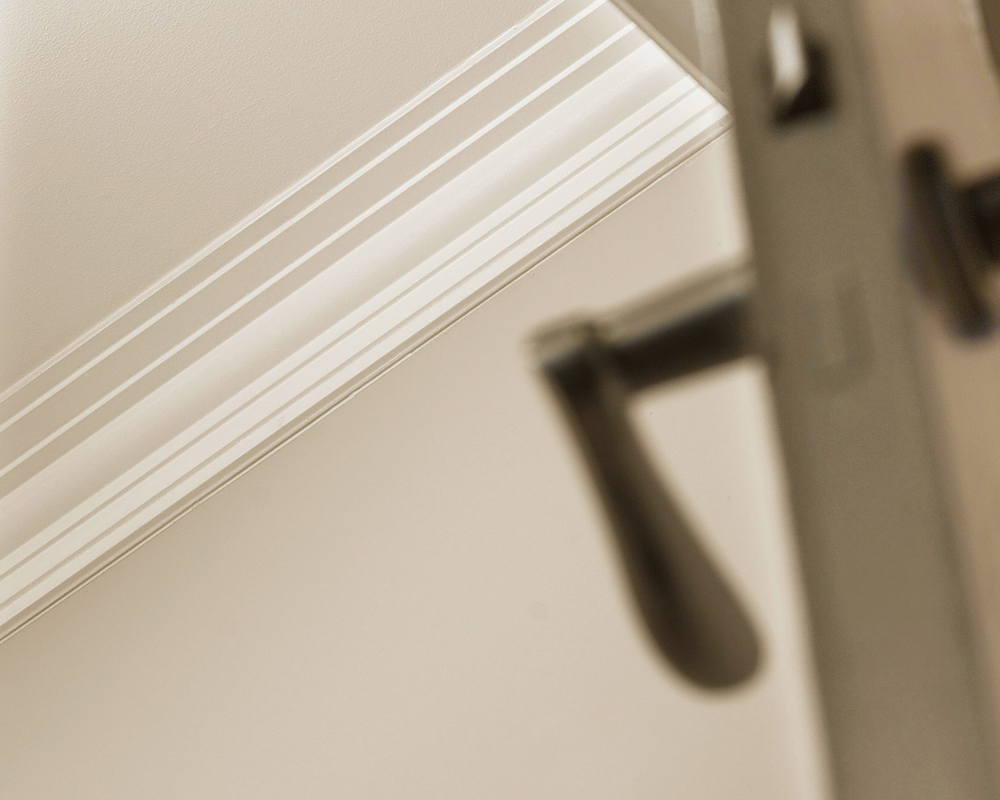 Карниз из полистирола высокой плотности HI WOOD L1902 120мм х 35мм х 2,0м.