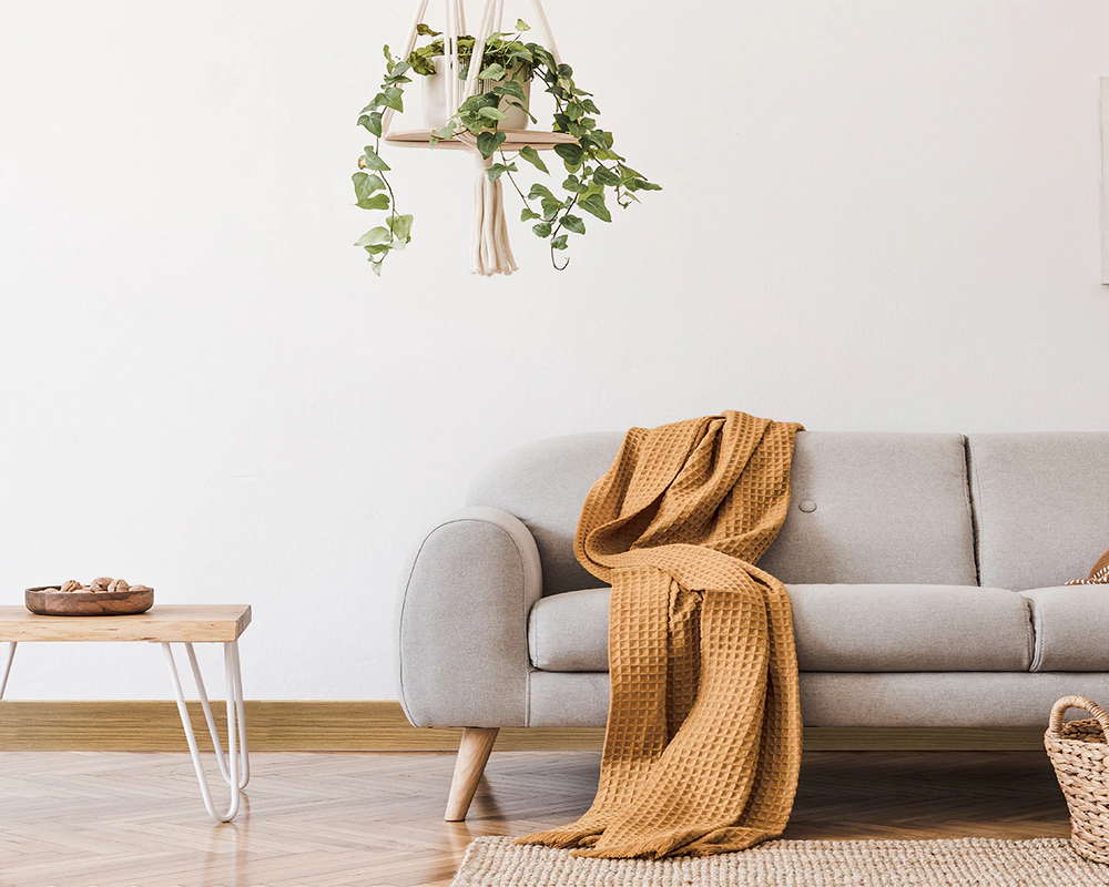 Плинтус ПВХ со съемной панелью Идеал Деконика 70 мм 205 Дуб капучино