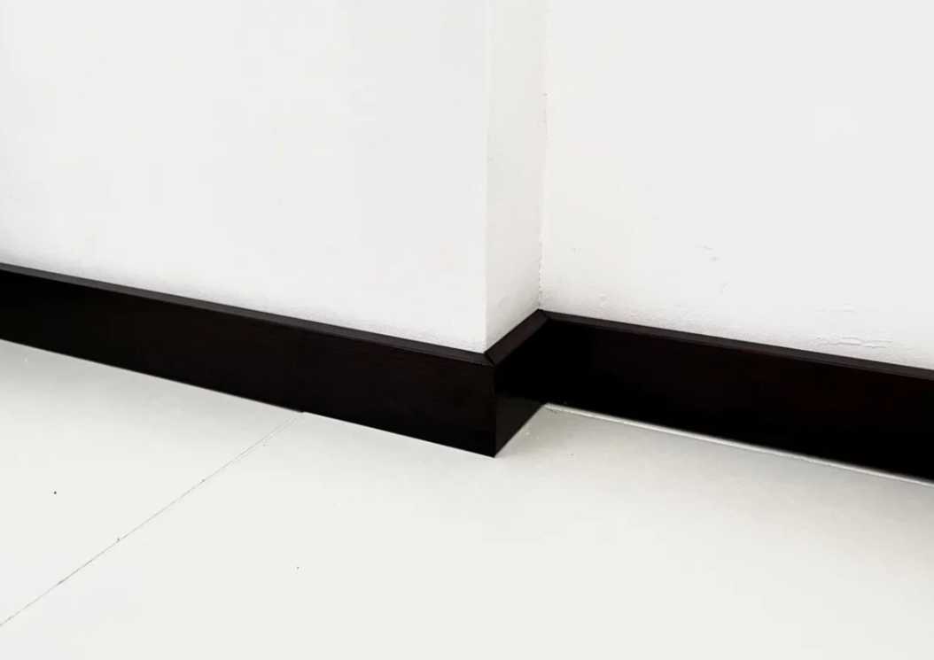 Плинтус МДФ Лука Пл 80МДФ.2700.Point line 24034 Черный лофт