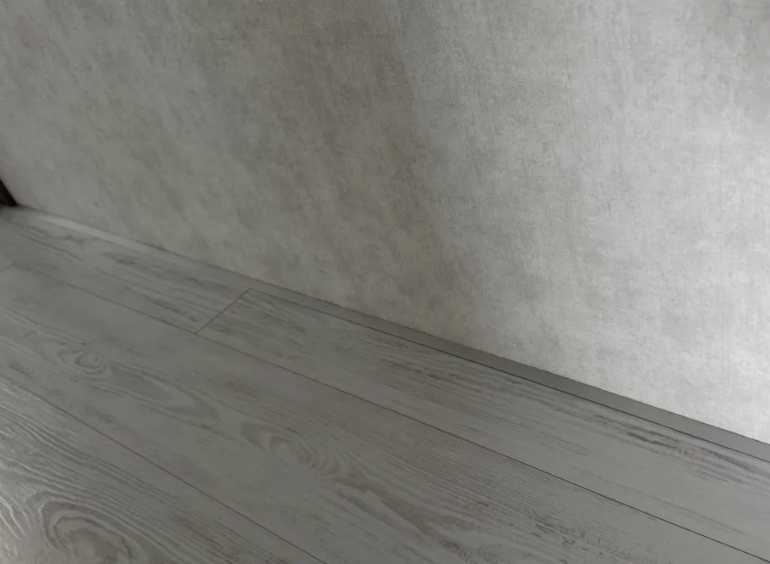 Микроплинтус AL16X5-001 16х6х2000мм Без покрытия