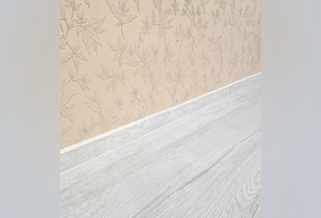 Плинтус со съемной панелью ПВХ Деконика ИДЕАЛ 55мм 2,2м. 265 Клен патина