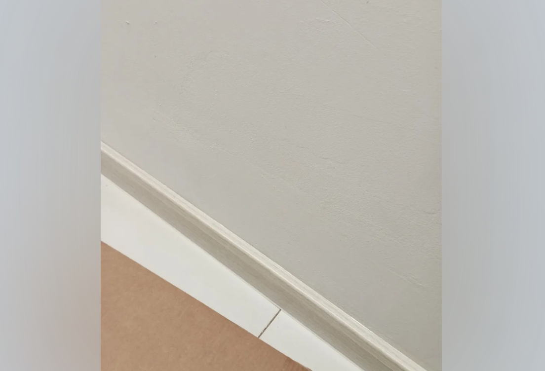 Плинтус ПВХ со съемной панелью Идеал Деконика 70 мм 263 Клен северный