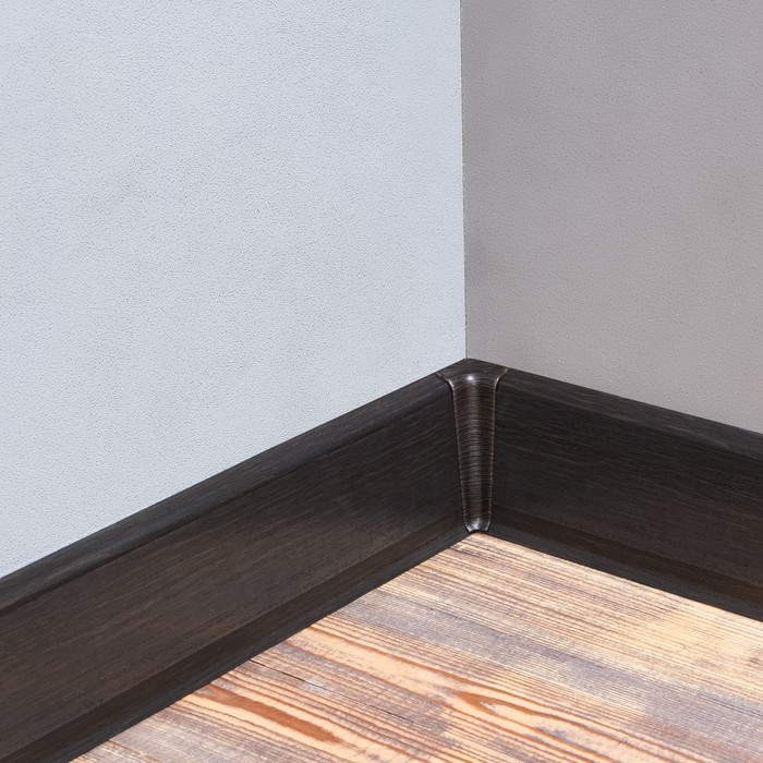 Плинтус ПВХ со съемной панелью Идеал Деконика 70 мм 303 Венге темный