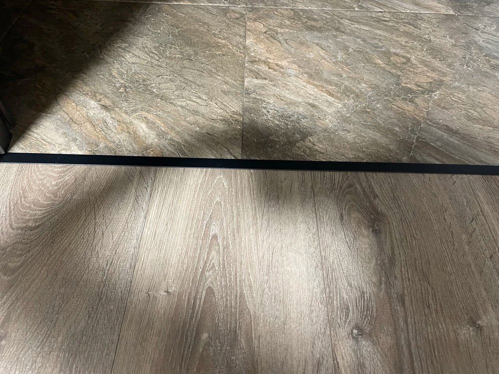 Профиль НЕПЛИНТУС UL25X6-03 25х6х2000мм Черный