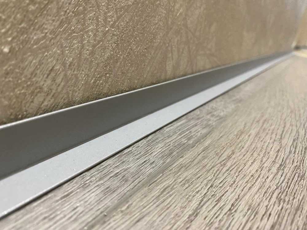 Микроплинтус SL16X25-001 16х25х2000мм Без покрытия