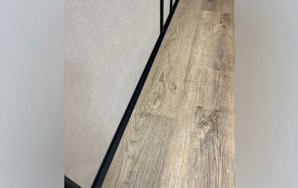 Антиплинтус Апл 02.2700.15. Черный